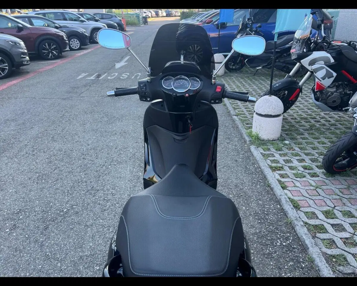 Piaggio Beverly 300 i.e. Police ABS-ASR (2017 - 20) (13)