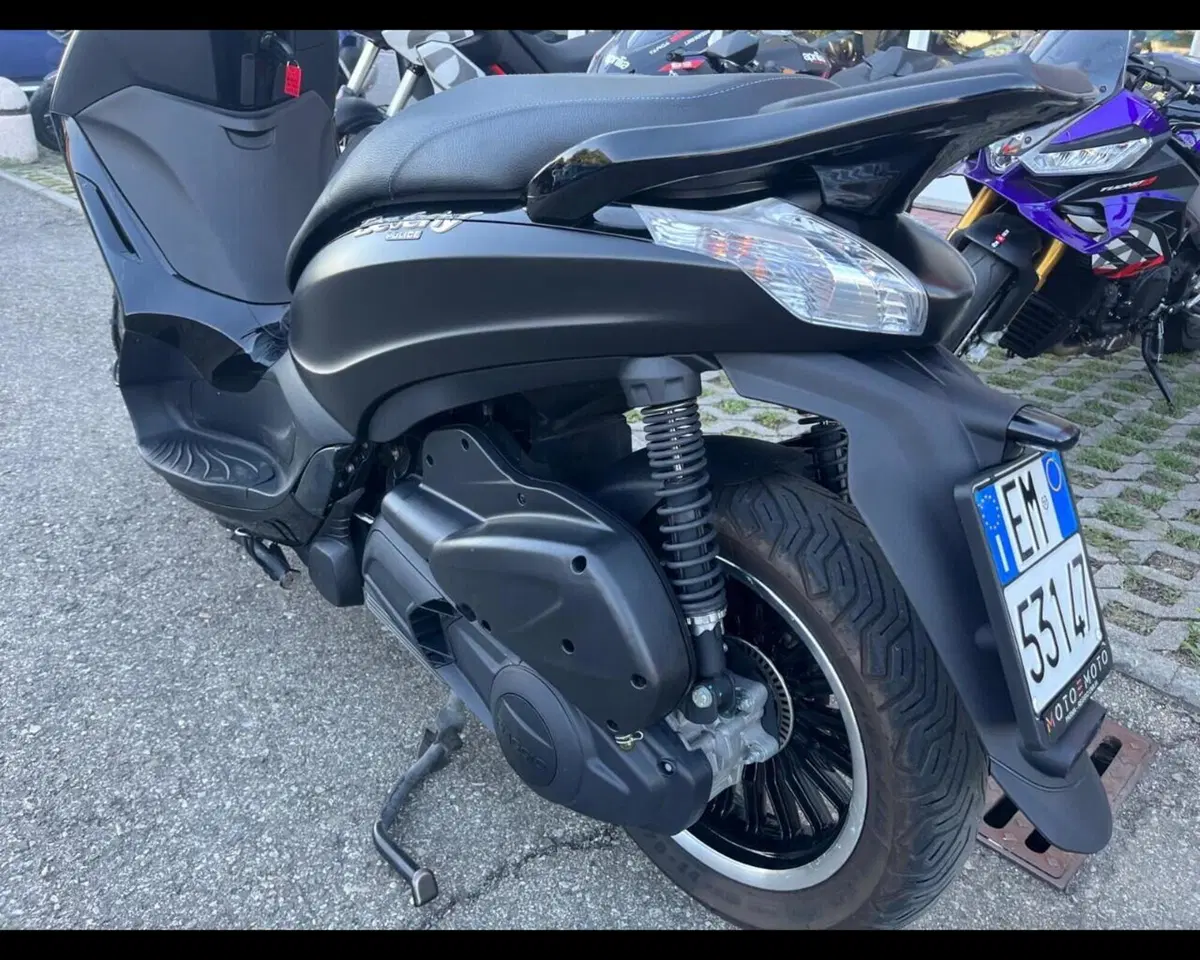 Piaggio Beverly 300 i.e. Police ABS-ASR (2017 - 20) (12)