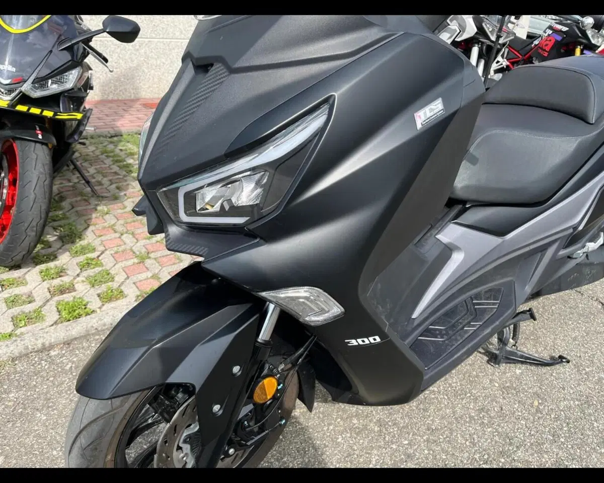 Sym Joymax 300 Z+ (2021 - 24) (9)