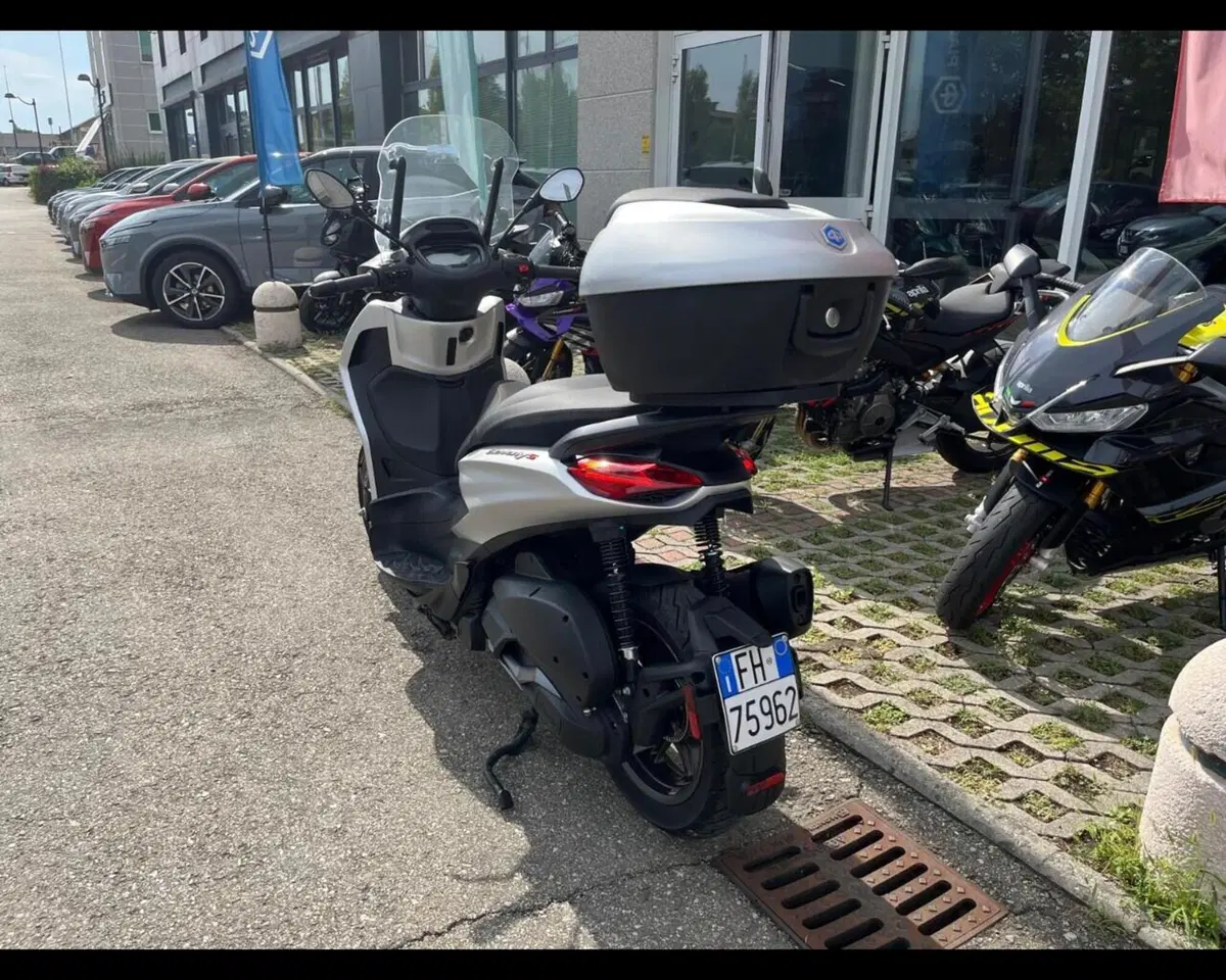 Piaggio Beverly 300 S ABS-ASR (2021 - 25) (7)