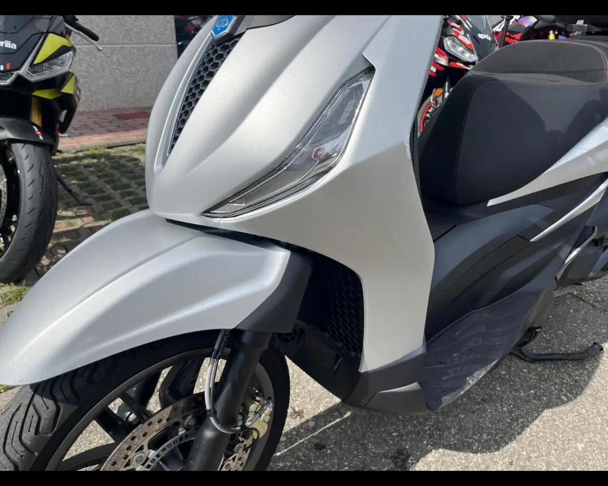 Piaggio Beverly 300 S ABS-ASR (2021 - 25) (9)