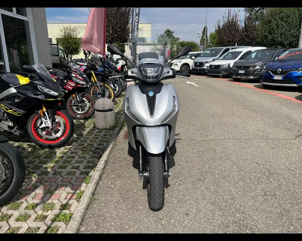 Piaggio Beverly 300 S ABS-ASR (2021 - 25) (2)