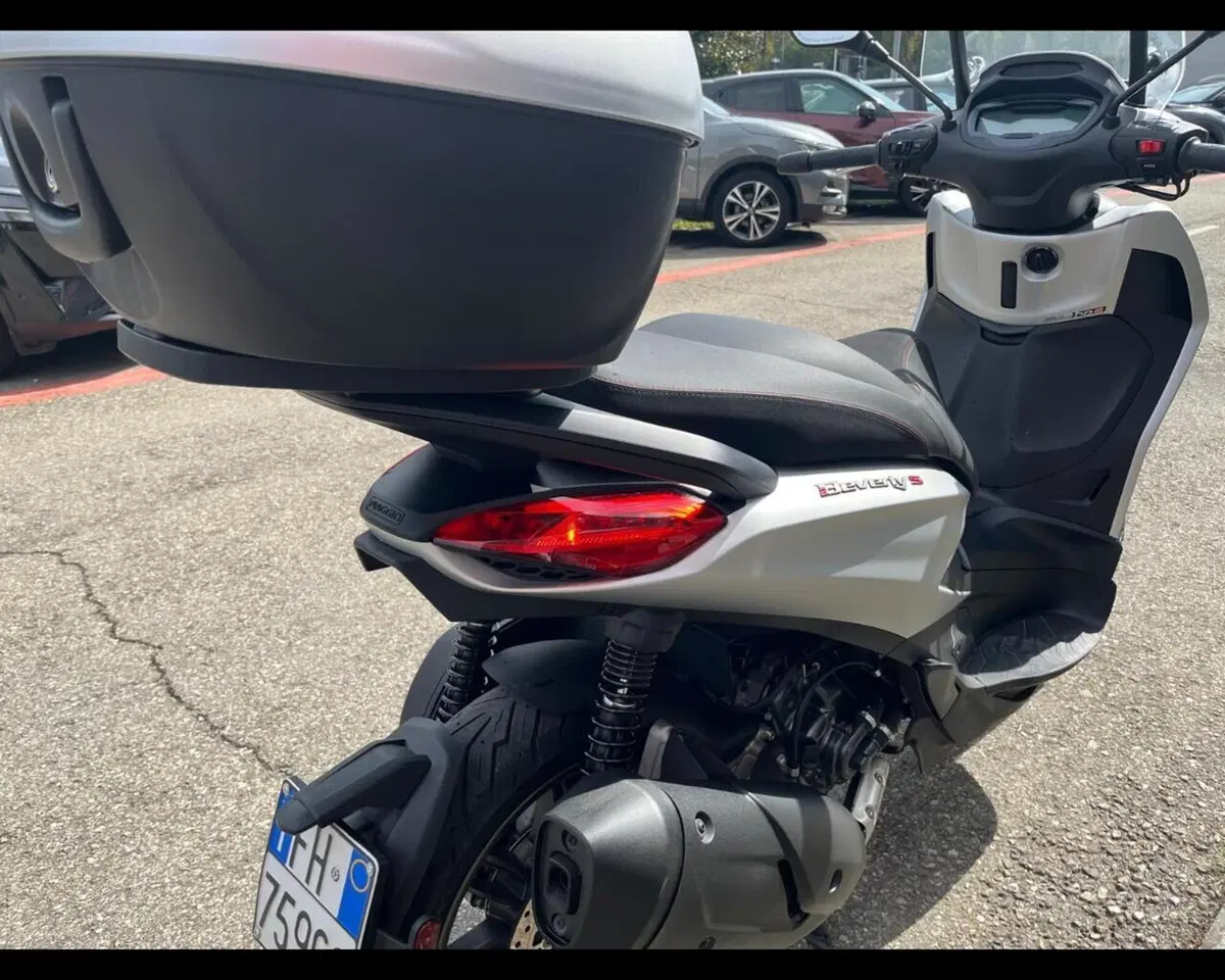 Piaggio Beverly 300 S ABS-ASR (2021 - 25) (11)