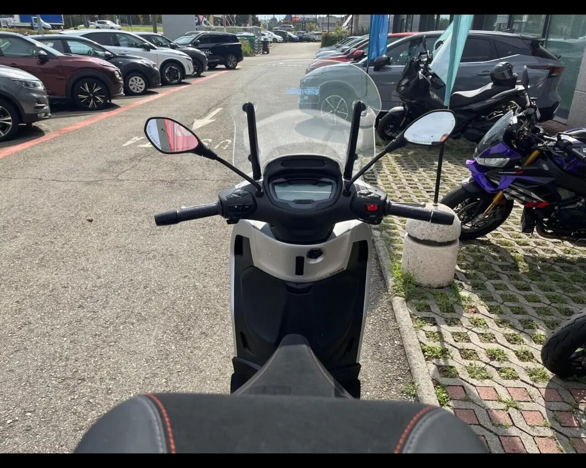 Piaggio Beverly 300 S ABS-ASR (2021 - 25) (13)