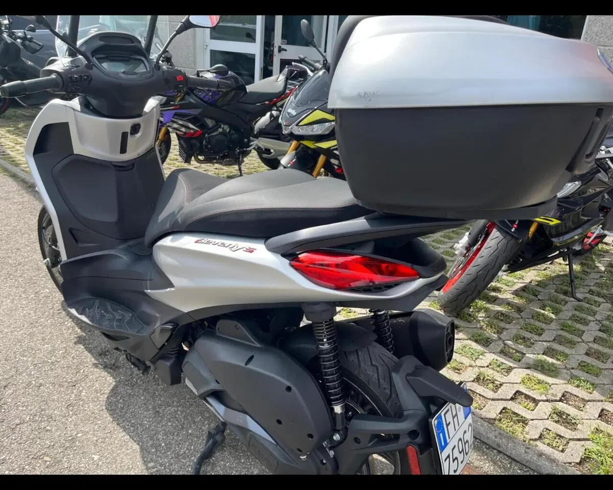 Piaggio Beverly 300 S ABS-ASR (2021 - 25) (12)