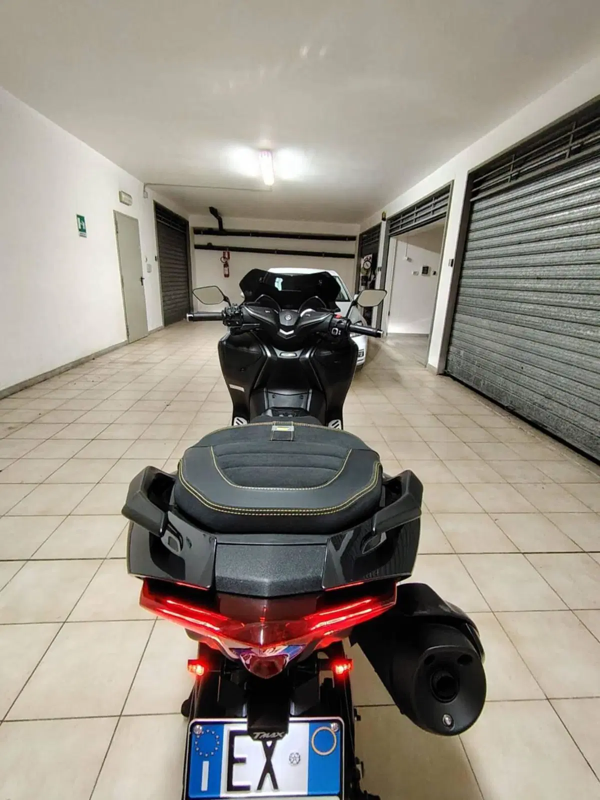 Yamaha T-Max 560 20° anniversario (2021) (2)