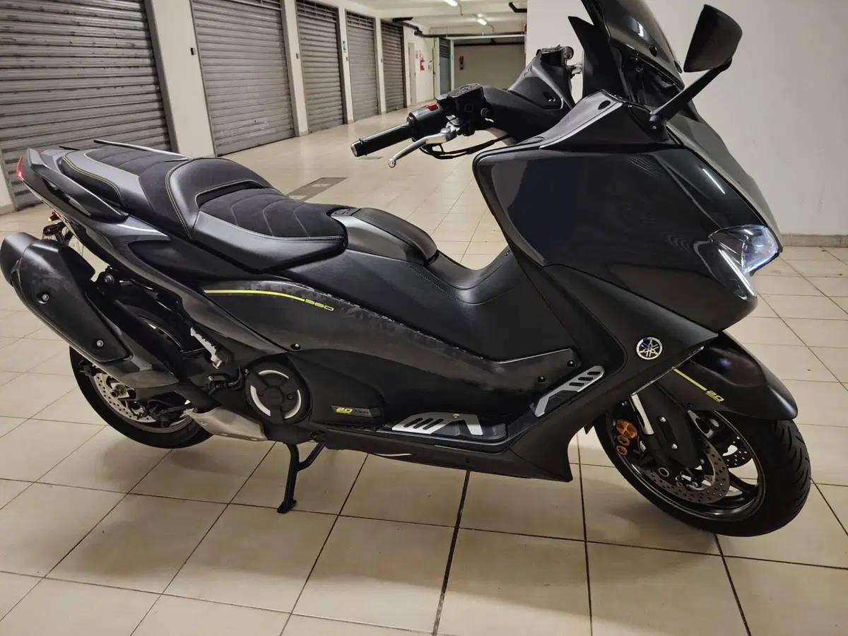 Yamaha T-Max 560 20° anniversario (2021) (4)