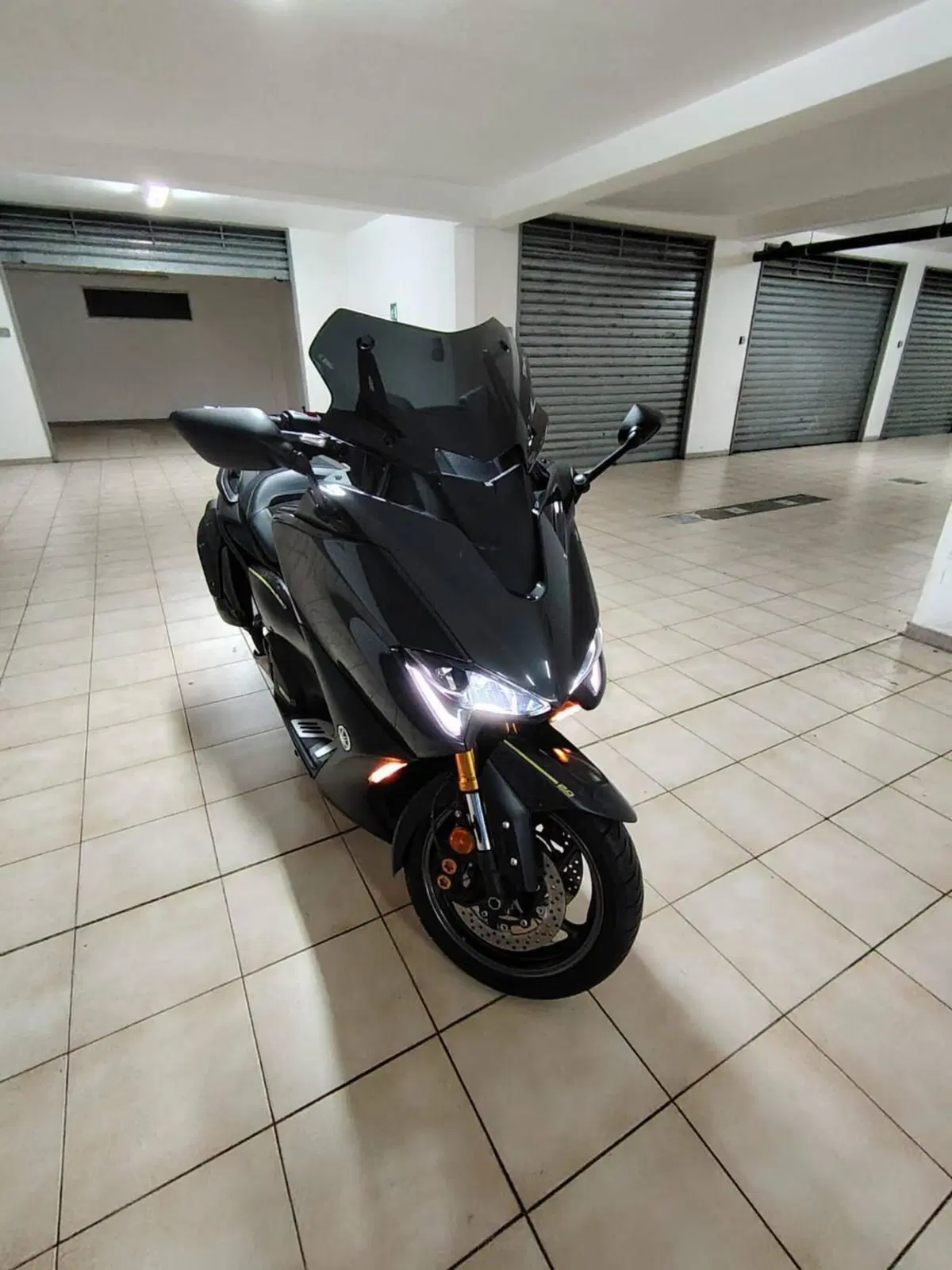 Yamaha T-Max 560 20° anniversario (2021) (7)
