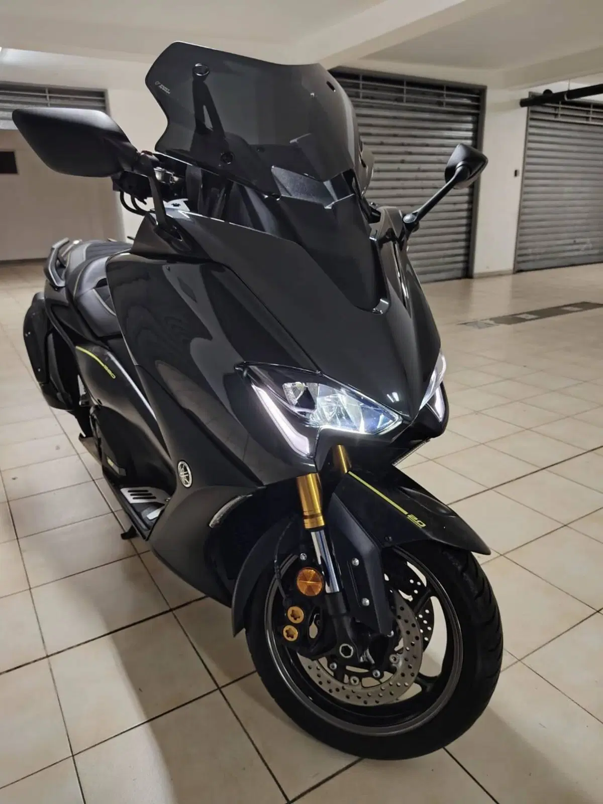 Yamaha T-Max 560 20° anniversario (2021) (8)