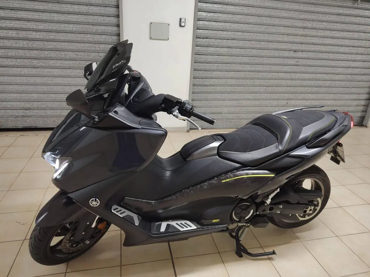 Yamaha T-Max 560 20° anniversario (2021) (9)