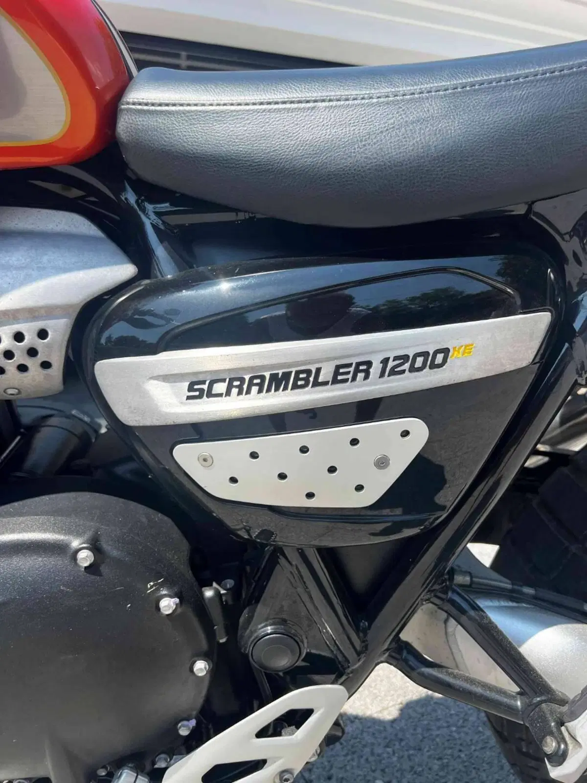 Triumph Scrambler 1200 XC Gold Line Edition (2021 - 23) (10)