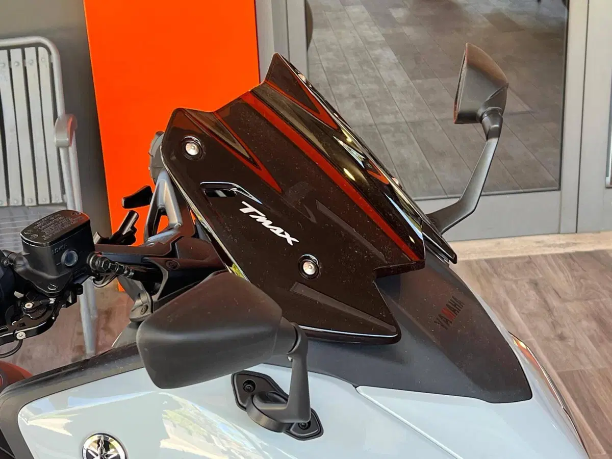 Yamaha T-Max 560 Tech Max (2025 - 26) (5)