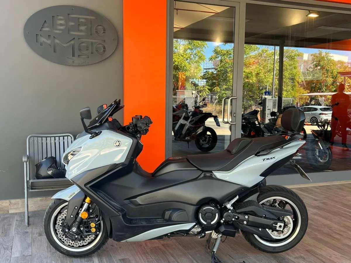 Yamaha T-Max 560 Tech Max (2025 - 26) (2)