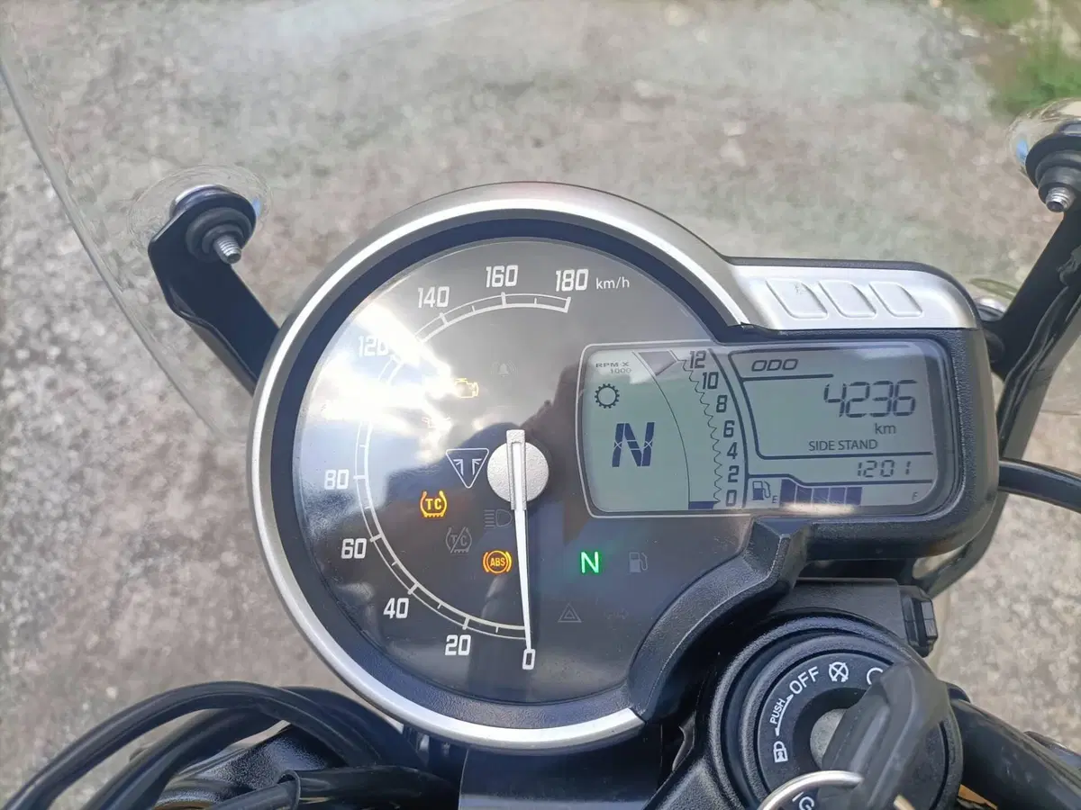 Triumph Speed 400 (2024 - 26) (4)