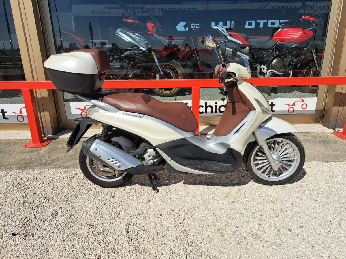 Piaggio Beverly 300 i.e. ABS-ASR (2016 - 20) (3)