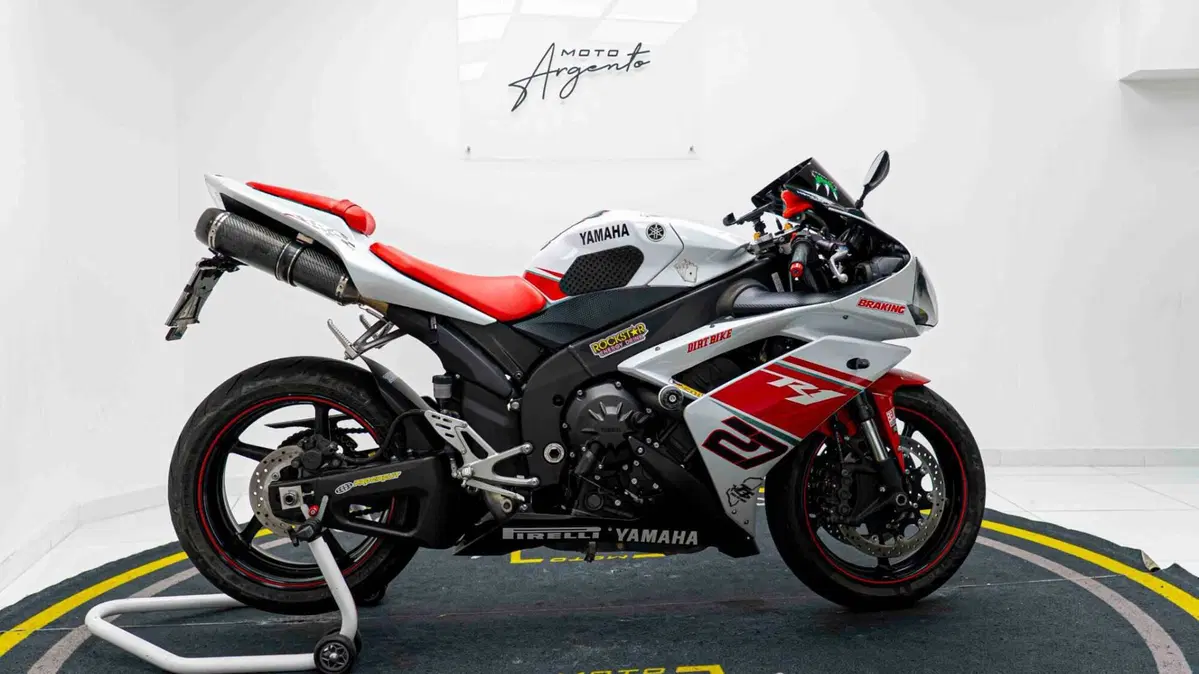 Yamaha YZF R1 (2007 - 08) (9)