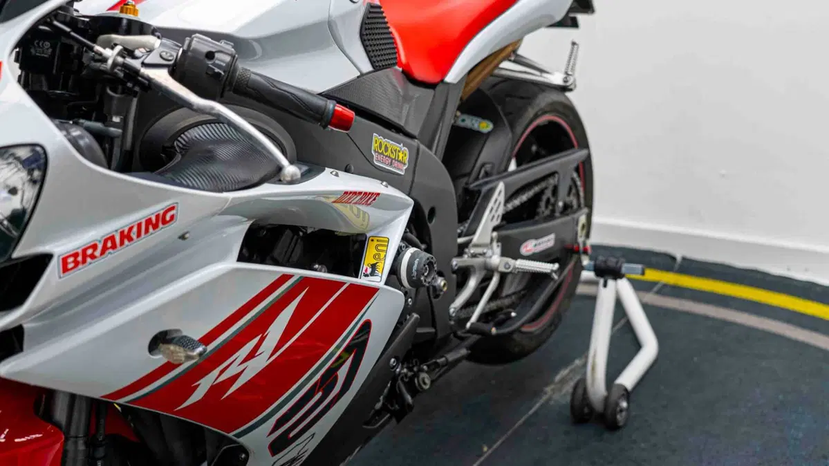 Yamaha YZF R1 (2007 - 08) (17)
