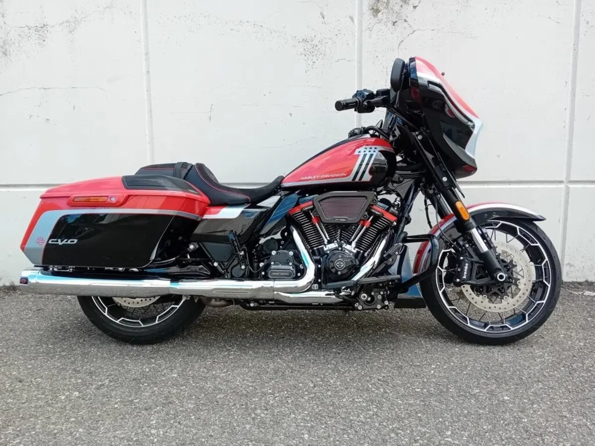 Harley-Davidson CVO Street Glide (2024)