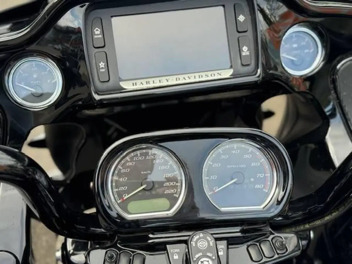 Harley-Davidson 107 Road Glide Special (2017 - 18) - FLTRXS (14)