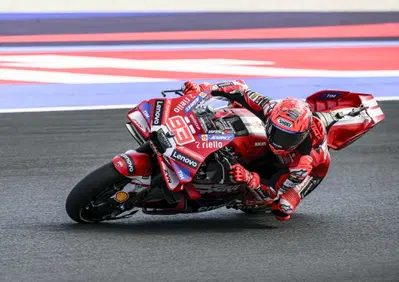MotoGP 2026. GP di San Marino a Misano. La Sprint si decide alla prima curva: Marc Márquez infila Marco Bezzecchi e va a vincere! [CLASSIFICA]