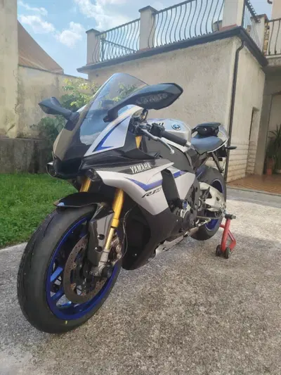 Yamaha YZF R1 M (2015 - 16) usata