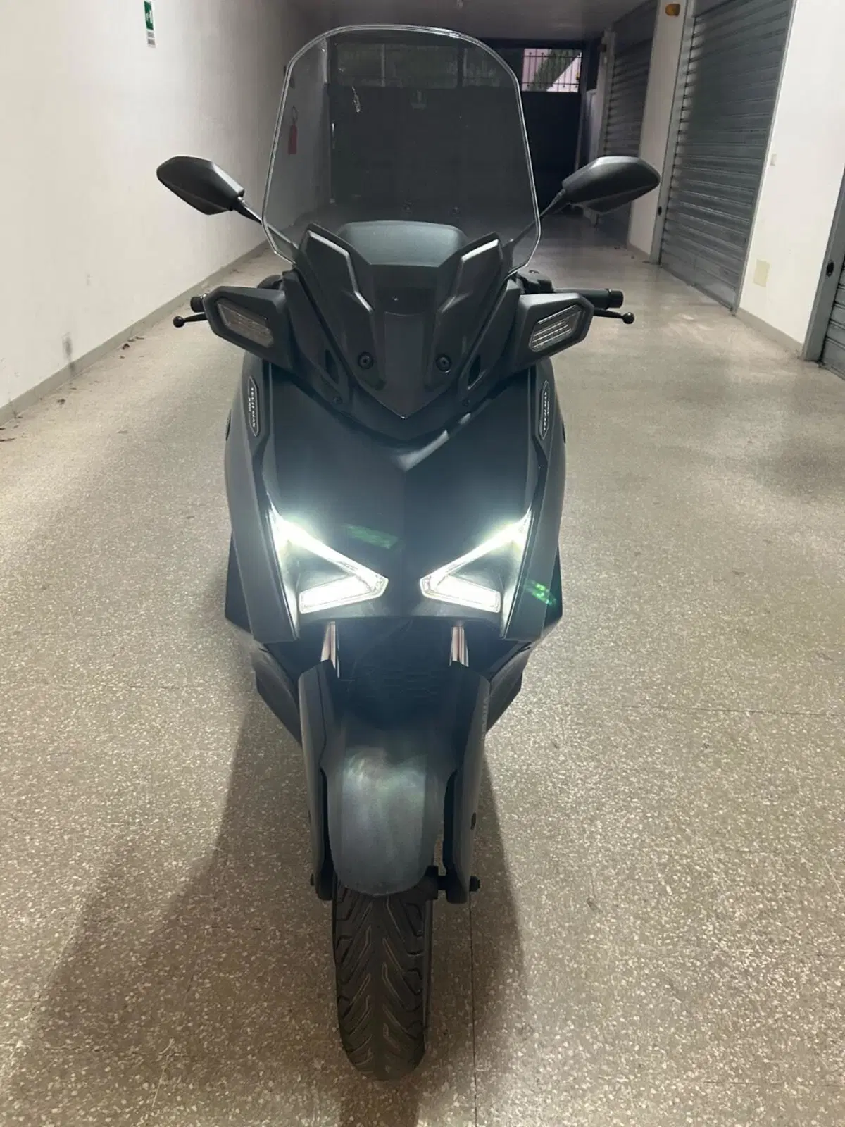 Yamaha X-Max 300 Tech Max (2021 - 24) (2)