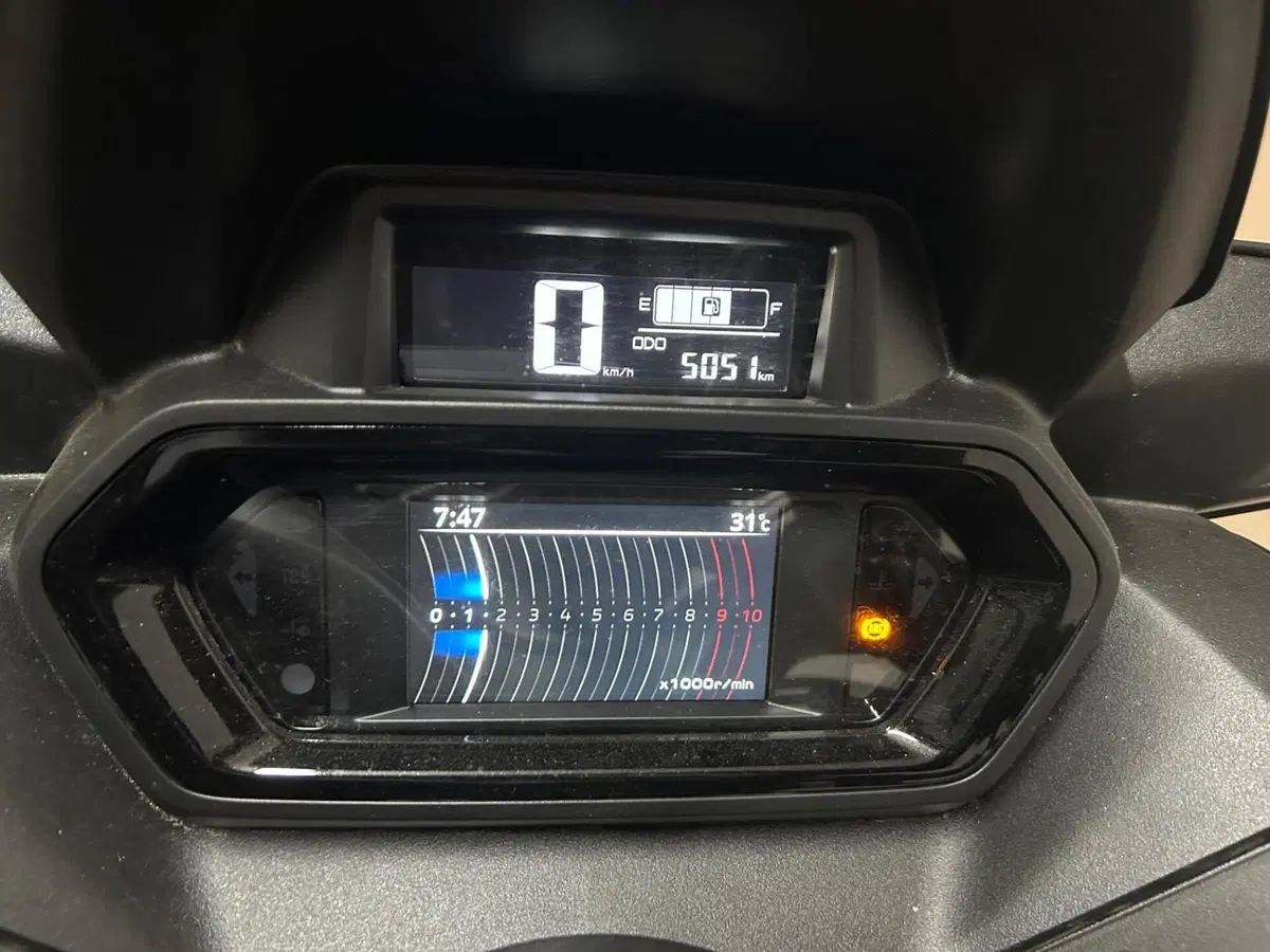 Yamaha X-Max 300 Tech Max (2021 - 24) (3)