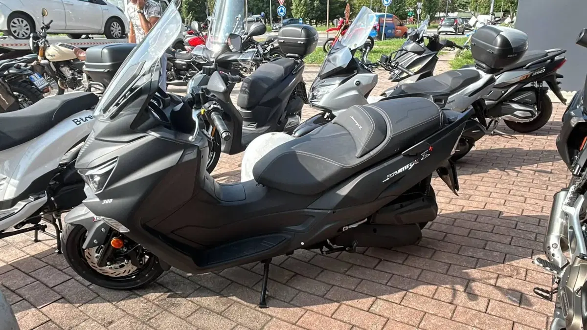 Sym Joymax 300 Z+ (2021 - 24) (2)