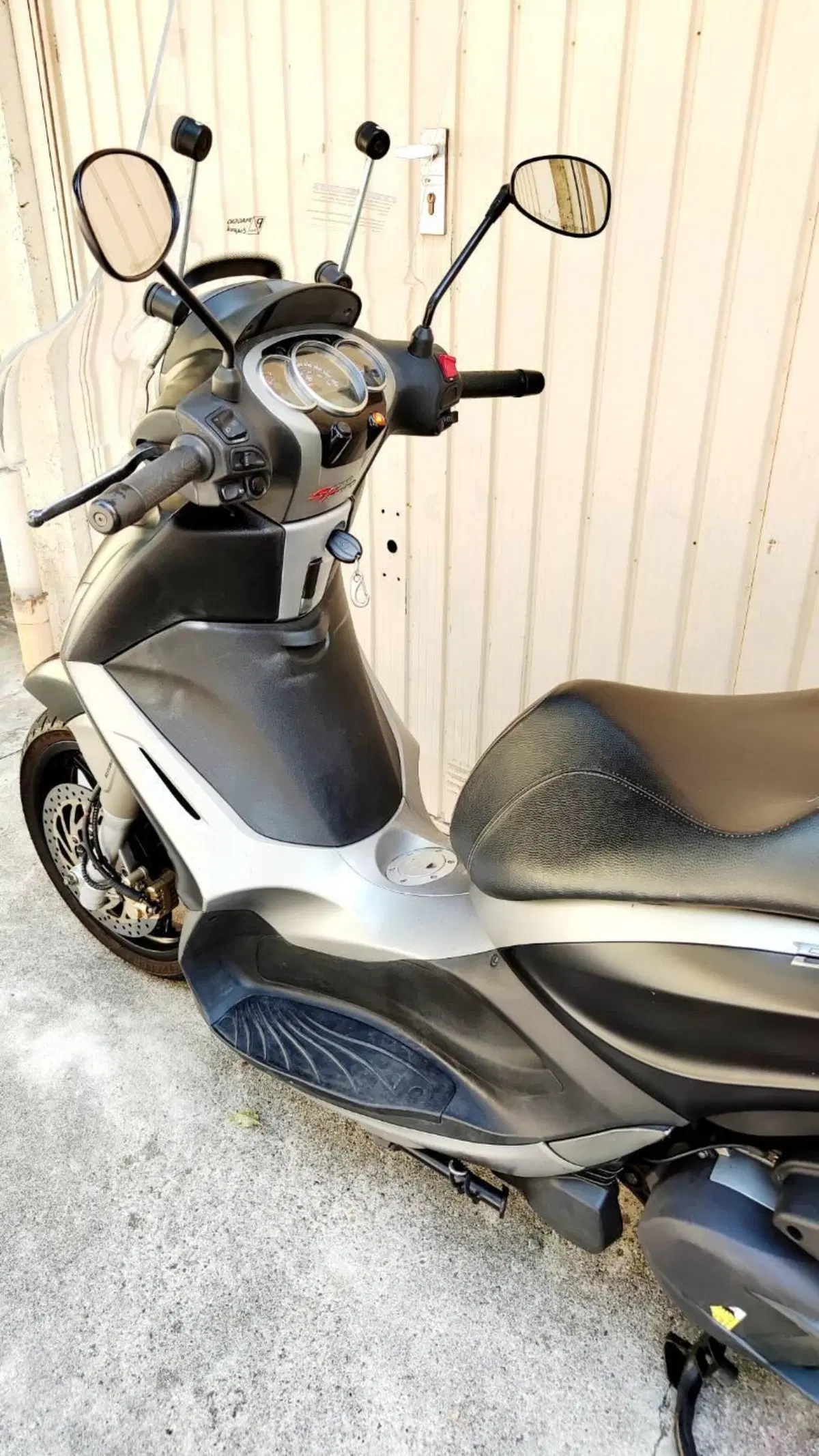 Piaggio Beverly 350 SportTouring ie ABS (2011 - 17) (4)