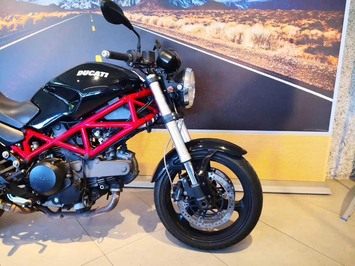 Ducati Monster 695 (2006 - 08) (4)