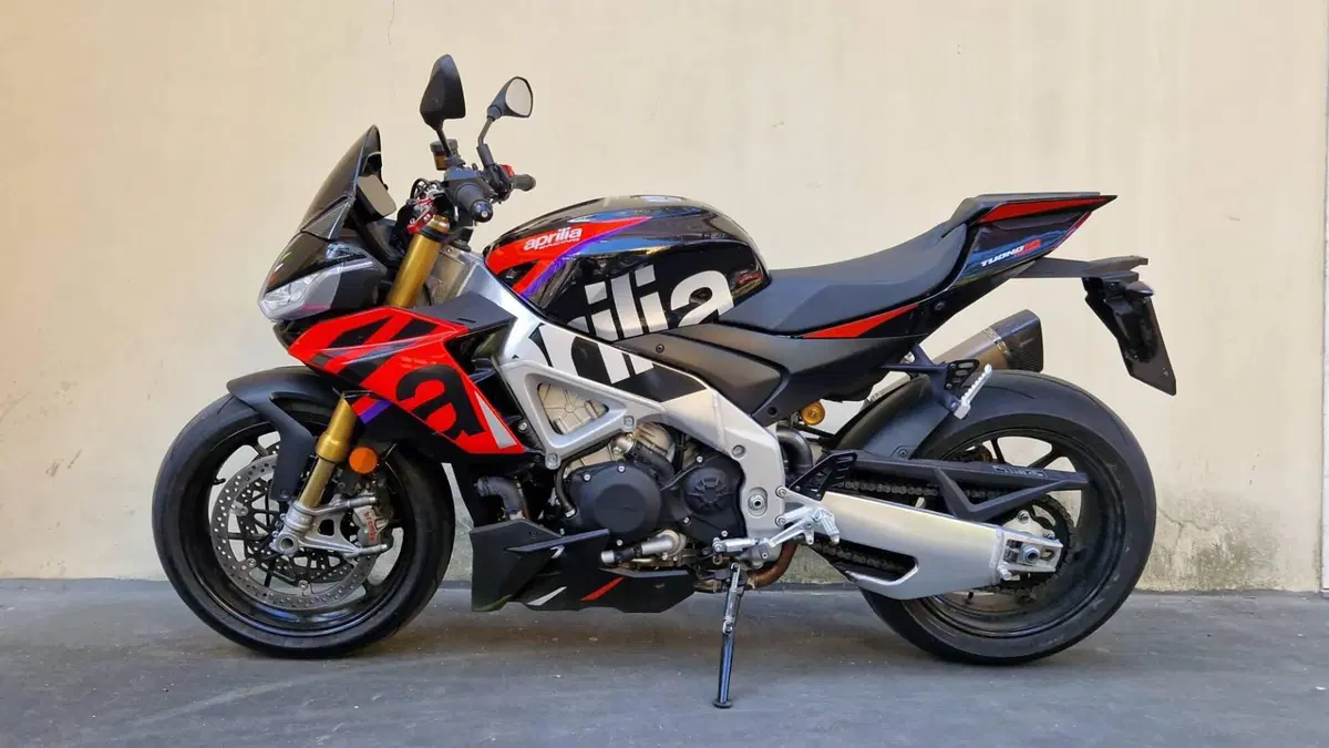 Aprilia Tuono V4 Factory (2021 - 24) (2)