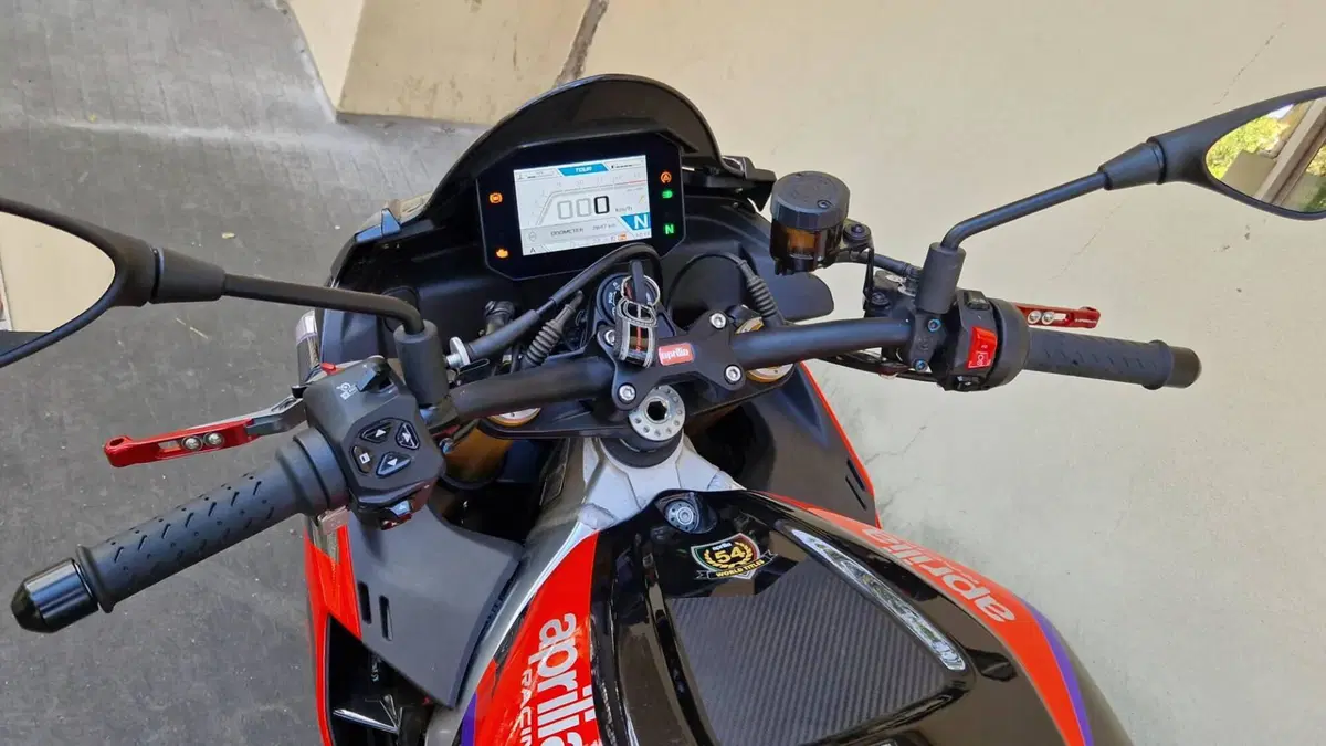 Aprilia Tuono V4 Factory (2021 - 24) (8)
