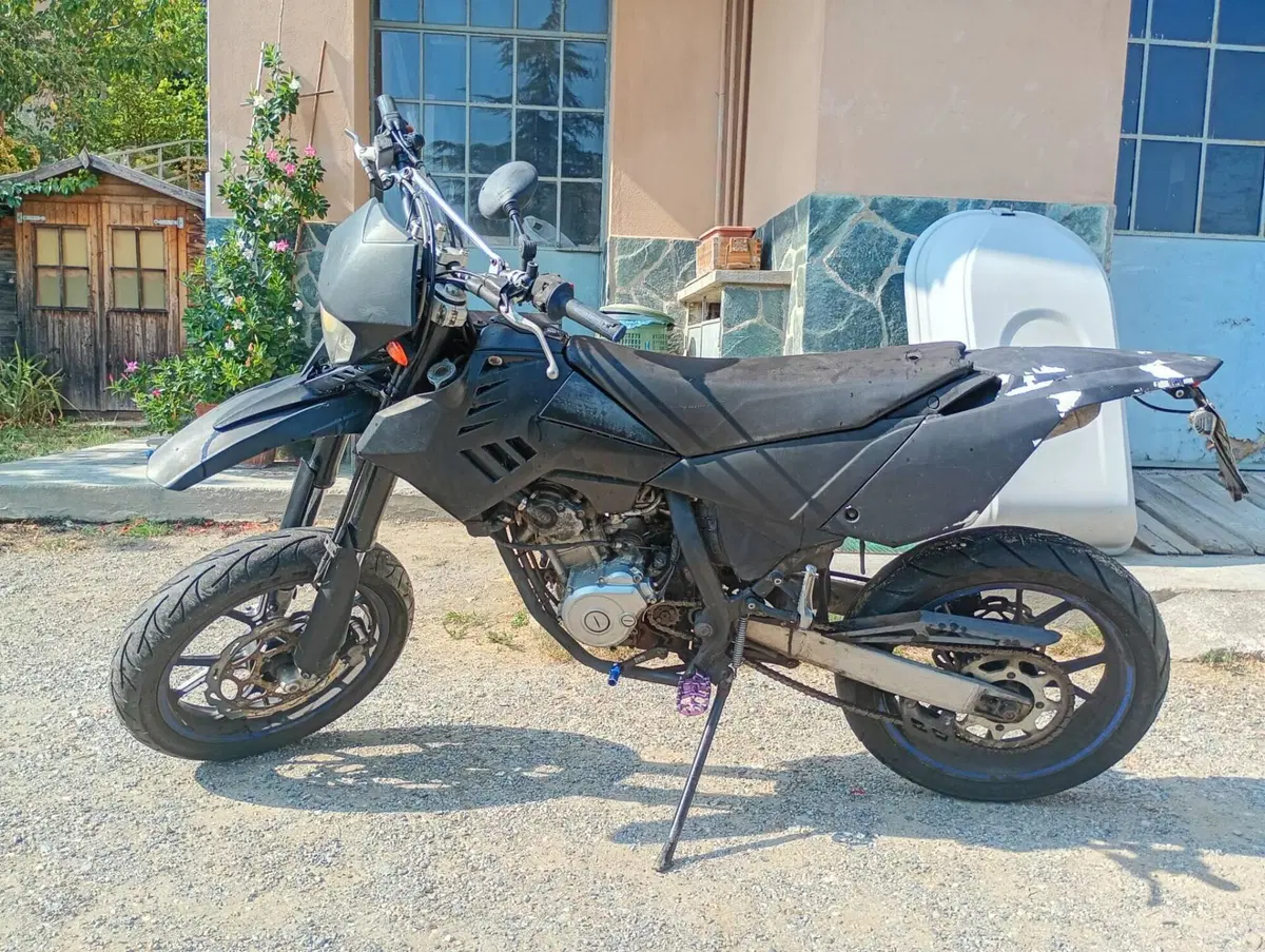 Betamotor RR 125 4T Motard LC (2010 - 17) (2)
