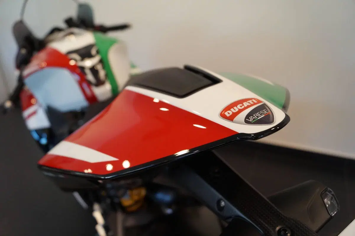 Ducati Panigale V4 Tricolore (2025 - 26) (7)