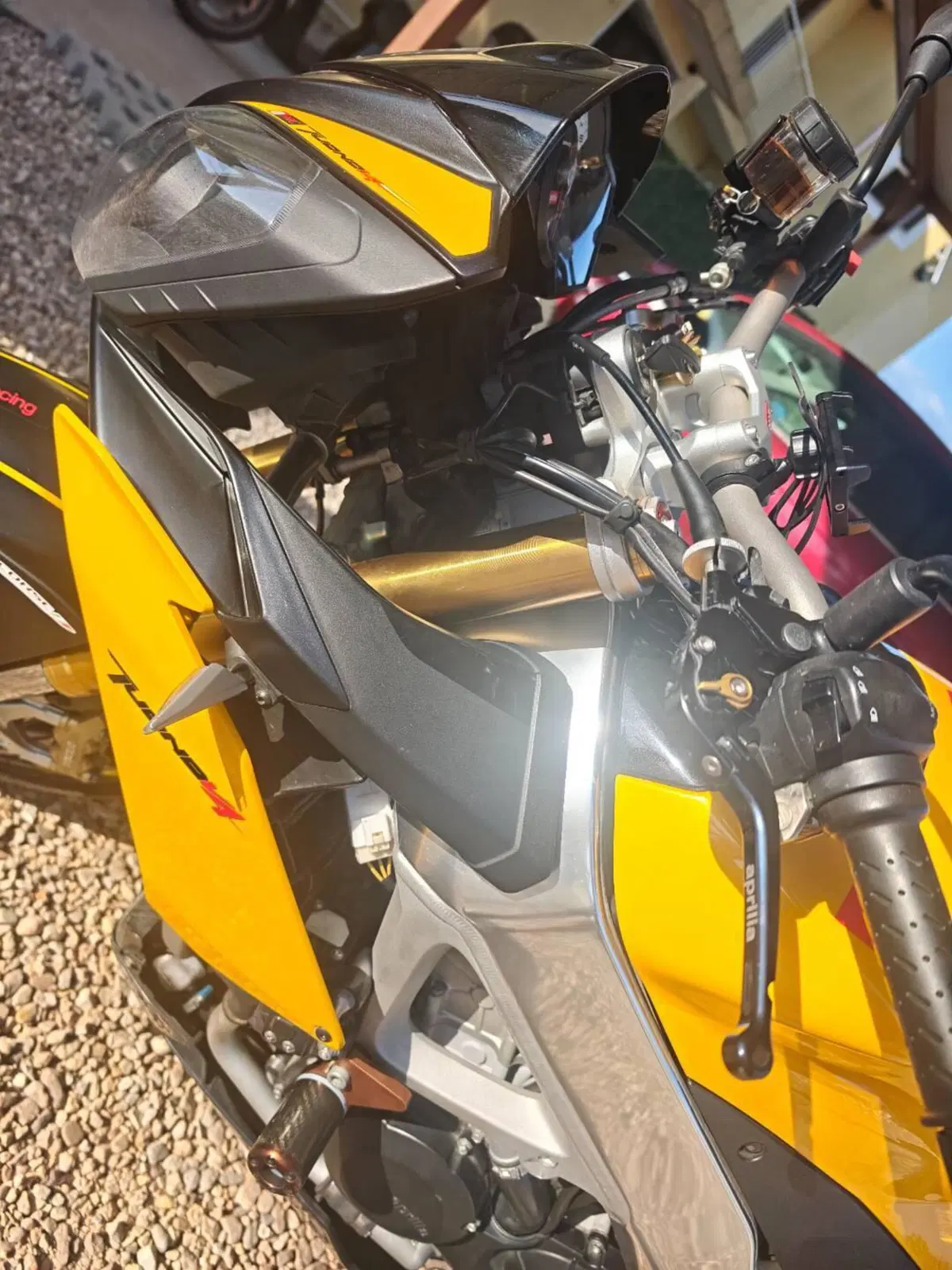Aprilia Tuono V4 R APRC (2011 - 13) (8)