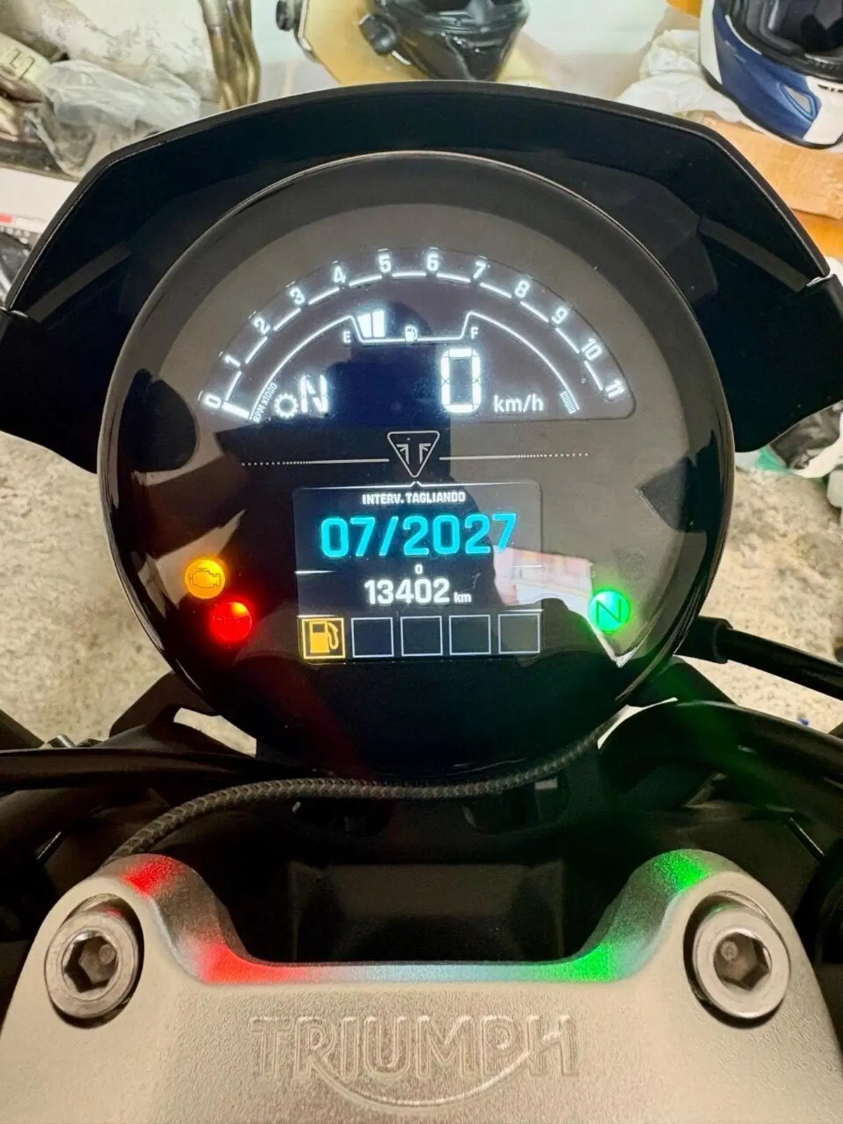 Triumph Trident 660 Triple Tribute Edition (2025 - 26) (4)