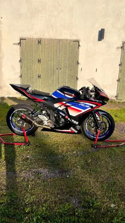 Yamaha YZF R3 (2018) usata