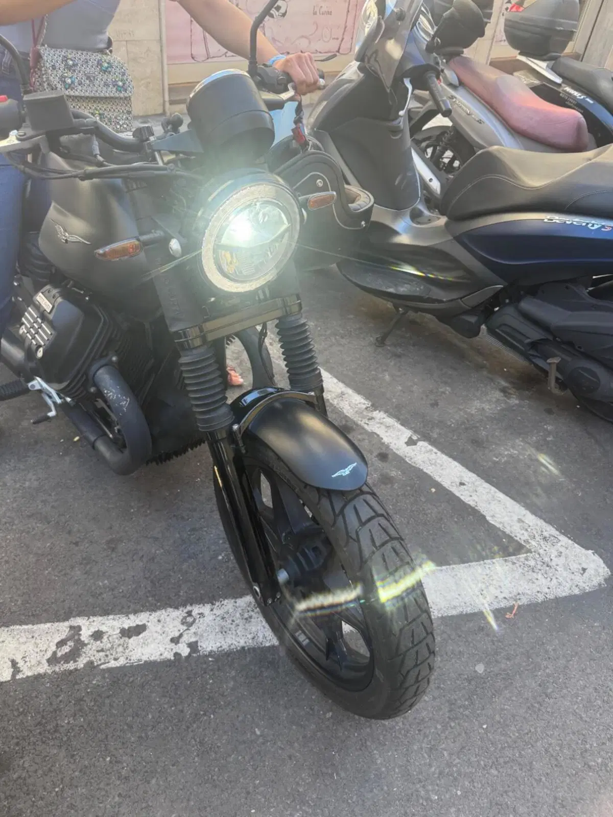 Moto Guzzi V7 III Stone Night Pack (2019 - 20) (3)