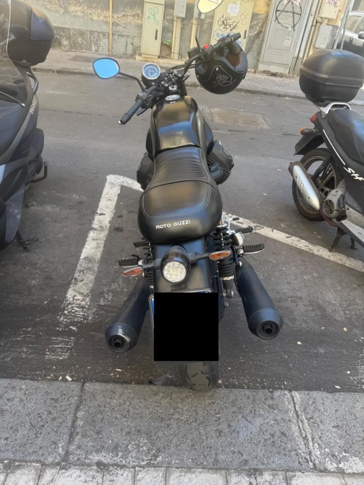 Moto Guzzi V7 III Stone Night Pack (2019 - 20) (4)