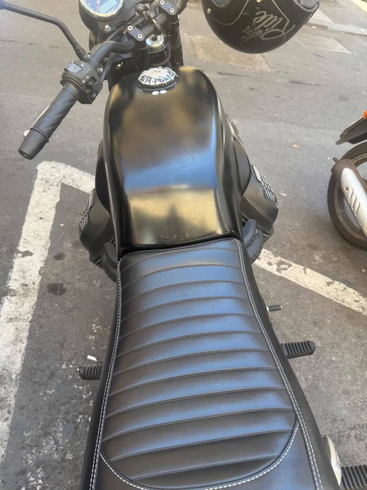 Moto Guzzi V7 III Stone Night Pack (2019 - 20) (7)