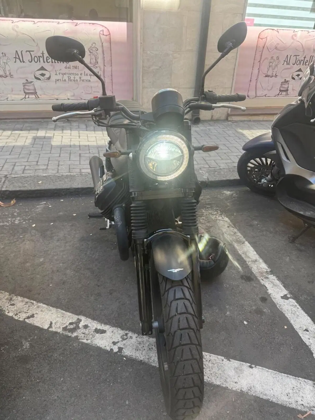 Moto Guzzi V7 III Stone Night Pack (2019 - 20)