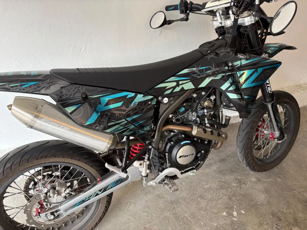 Fantic Motor XMF 125 Motard Performance 4T (2023 - 24) (6)
