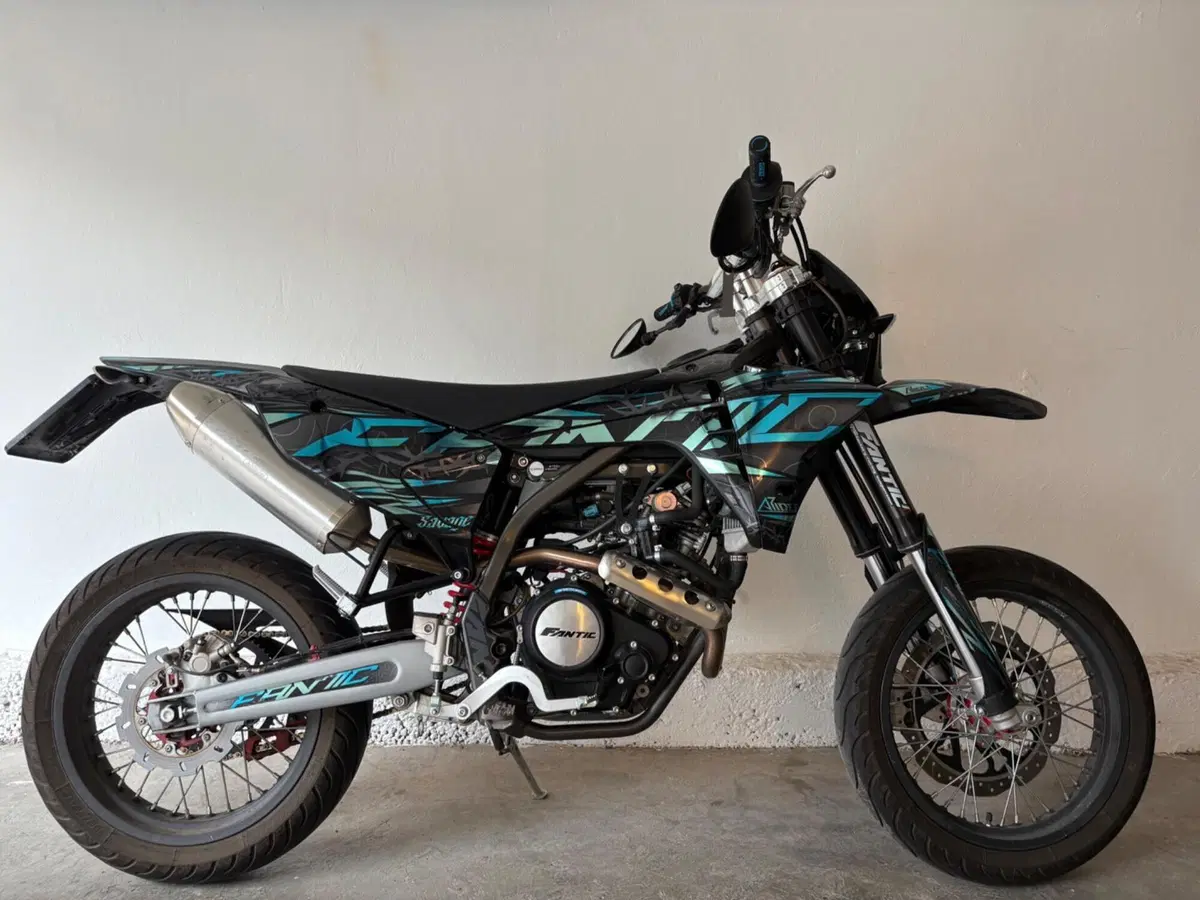 Fantic Motor XMF 125 Motard Performance 4T (2023 - 24) (2)