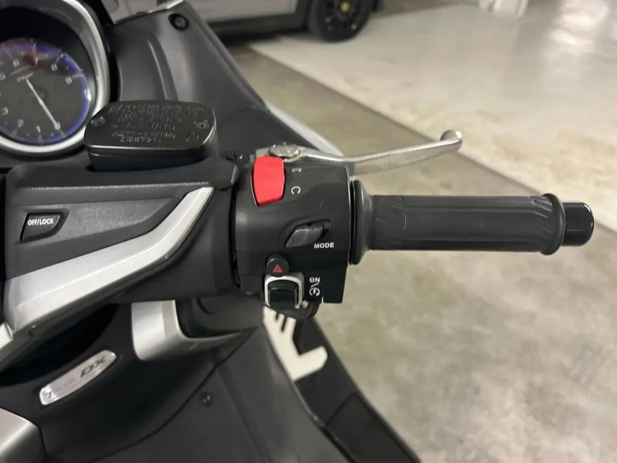 Yamaha T-Max 530 DX (2017 - 19) (8)