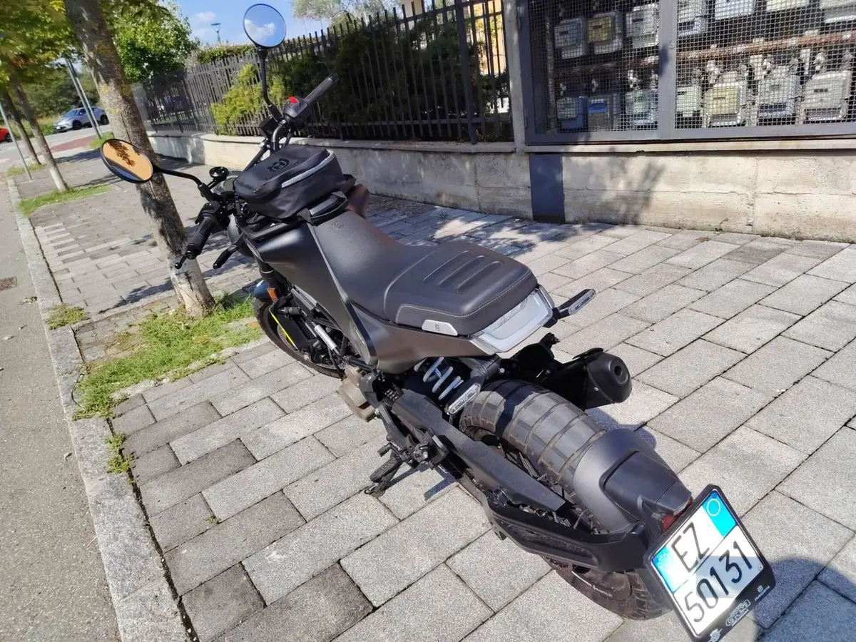 Husqvarna Svartpilen 401 (2021 - 23) (2)