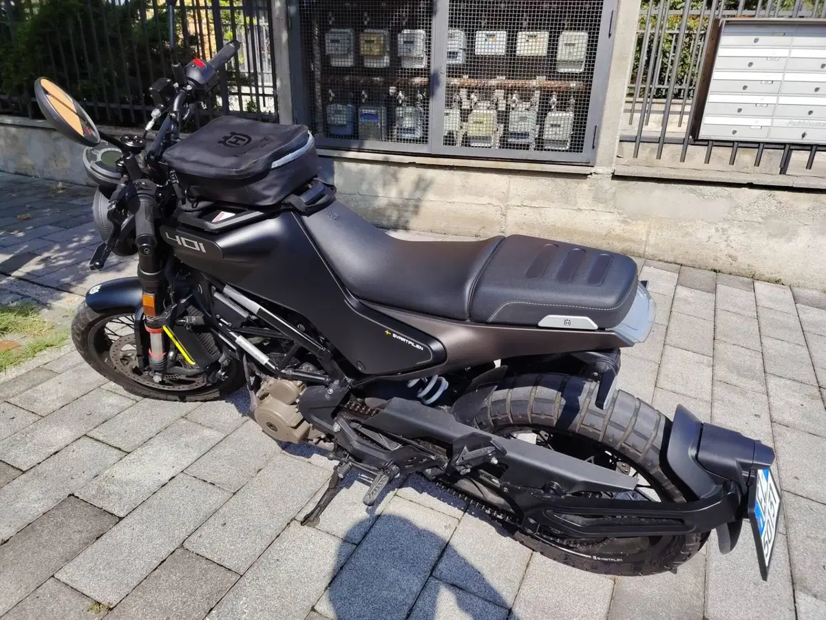 Husqvarna Svartpilen 401 (2021 - 23) (4)