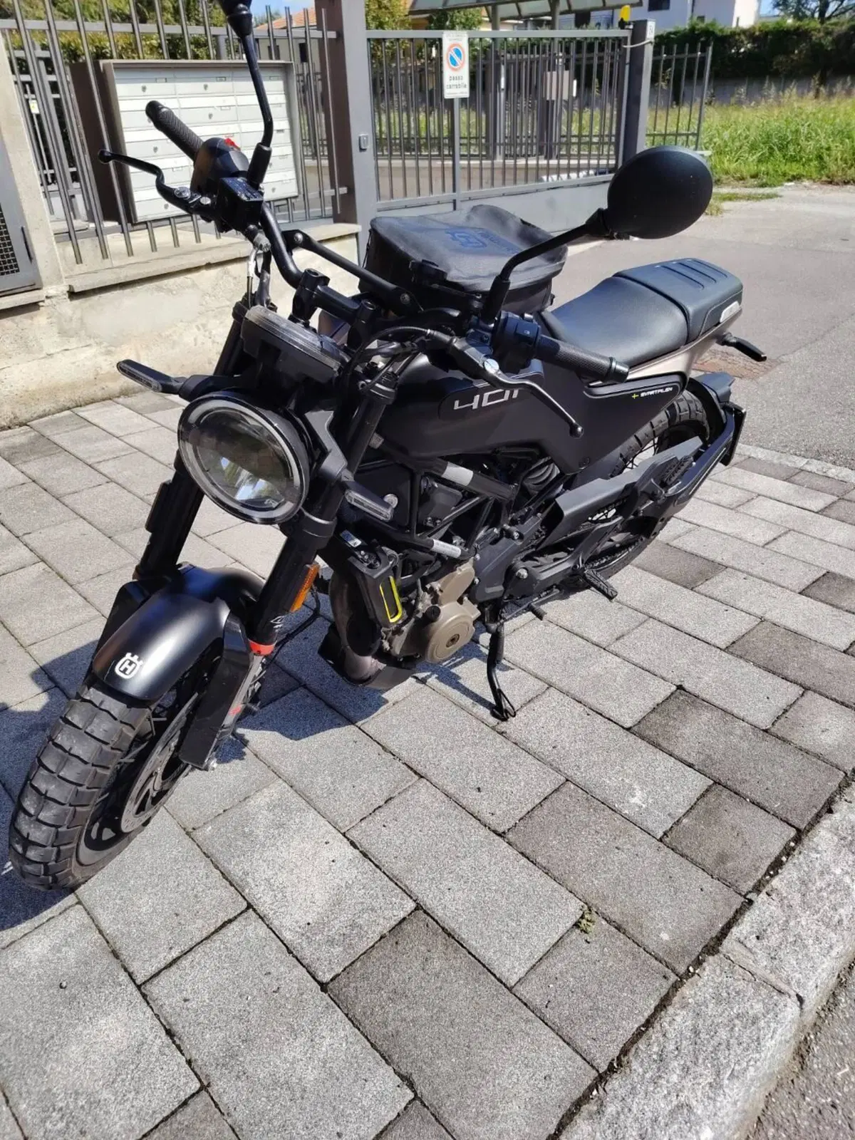 Husqvarna Svartpilen 401 (2021 - 23) (5)