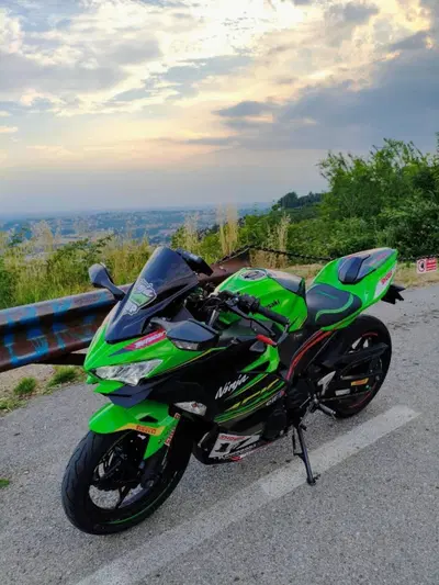 Kawasaki Ninja 400 KRT (2018) usata