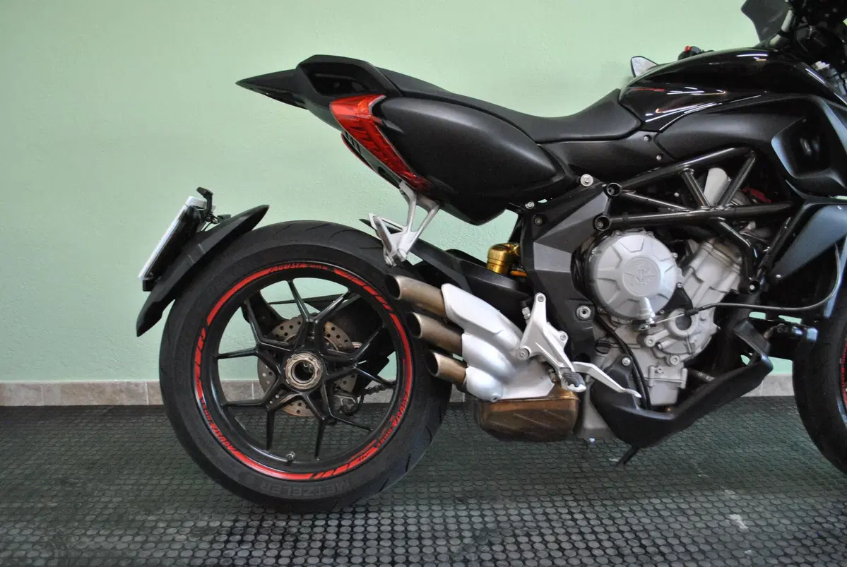 MV Agusta Rivale 800 EAS ABS (2013 - 17) (2)