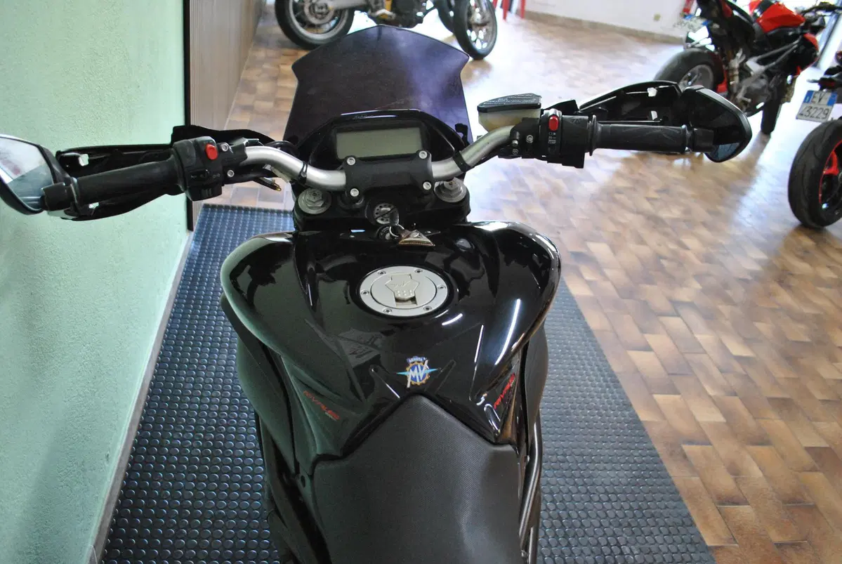 MV Agusta Rivale 800 EAS ABS (2013 - 17) (3)